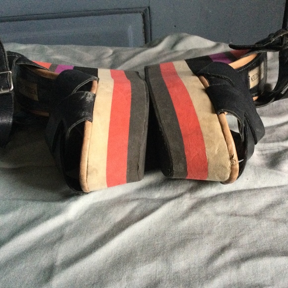 Steve Madden leather platform wedge sandals black with striped bottoms size 6m - Picture 6 of 11